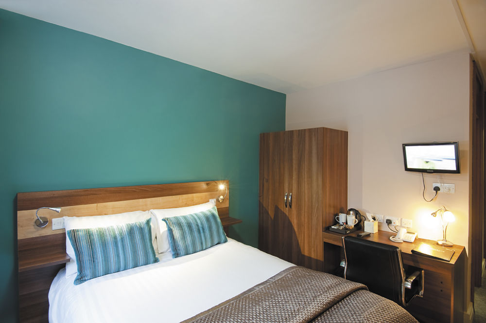 Cedars Hotel double ensuite bedroom with desk and TV