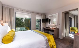 A photo of Henley Greenlands Hotel family bedroom