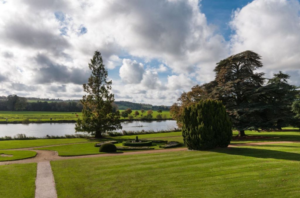 Henley Greenlands river view