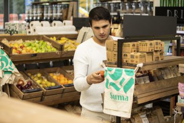 Student shopping at Park Eat marketplace